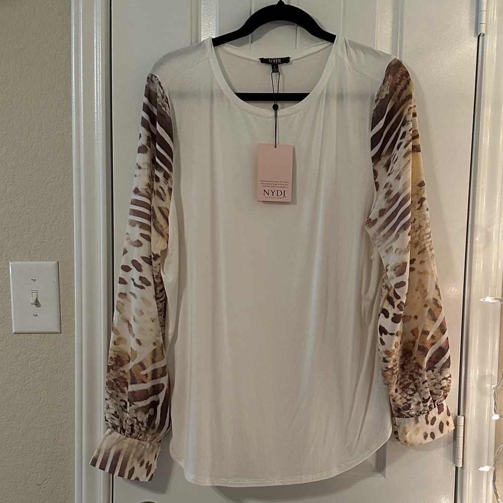 NWT-  NYDJ WOMENS POET SLEEVE BUTTONED POPOVER VANILLA WILD TEE SIZE Large